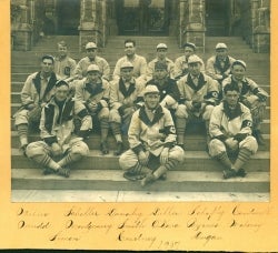 Black and white photograph of baseball team 1907